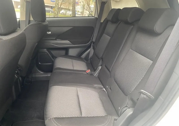 Mitsubishi Outlander cena 116500 przebieg: 20000, rok produkcji 2019 z Warszawa małe 562